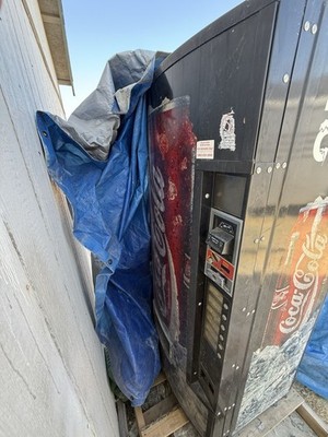 Coke Soda Machine Runs Completely Great Just Needs A New Lock $400 OBO