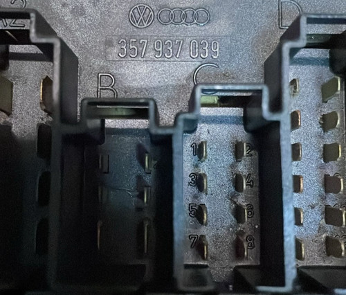 VW Sicherungs-Steuergerät 357937039