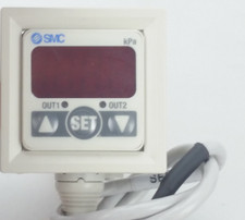 Lot Of 2 SMC ZSE40-01-22-M Pressure Switch