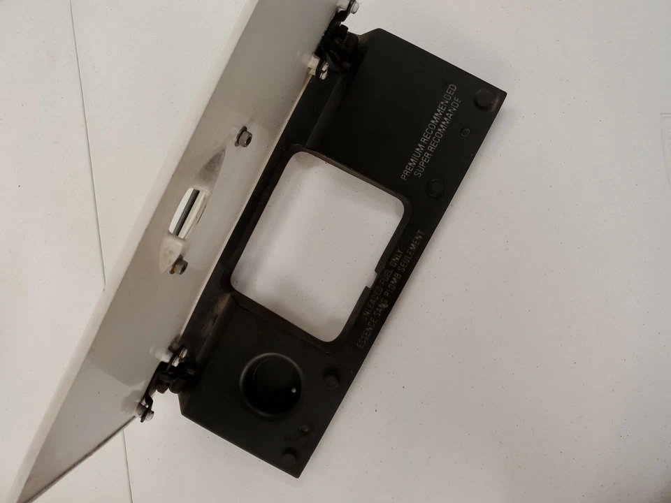 Chevrolet Corvette 1990 tapa de gasolina completo OEM Foto 3 de 3