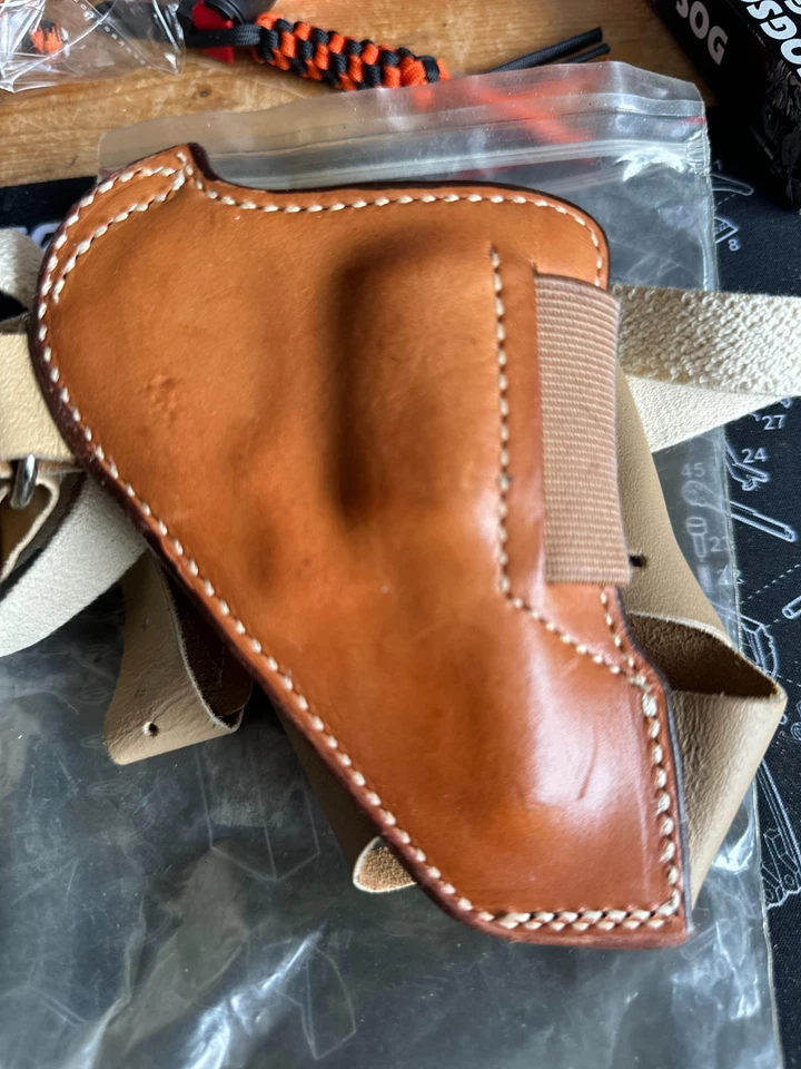 Safariland Leather Holster and Harness 19 S&W Med Frame Revolver Othrs NOS Lined - Image 2 of 4