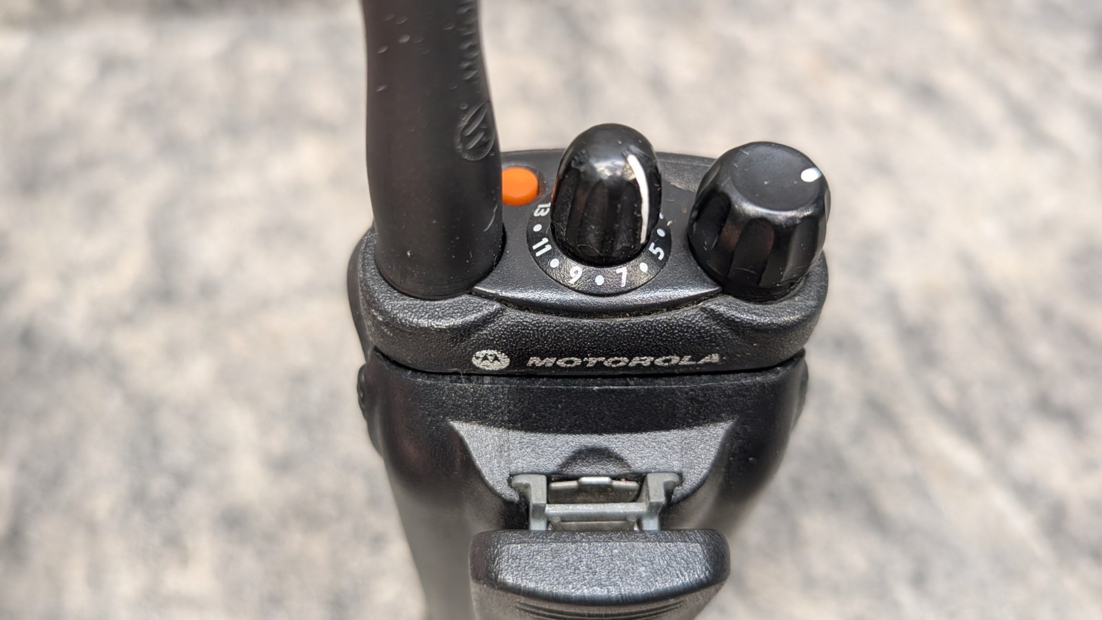 Motorola HT1250 VHF Two-Way Radios AAH25KDF9AA5AN with Battery