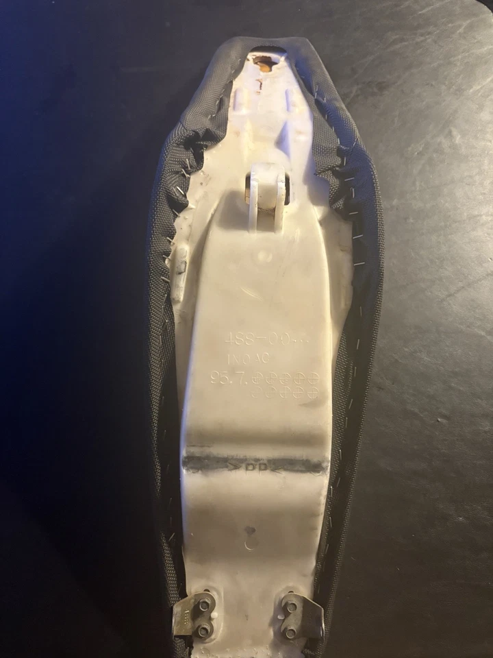 2000 YAMAHA 98-00 YZ125 YZ250 OEM SEAT SADDLE COVER ASSEMBLY 5DH-24770-00-00 - Image 4 of 4