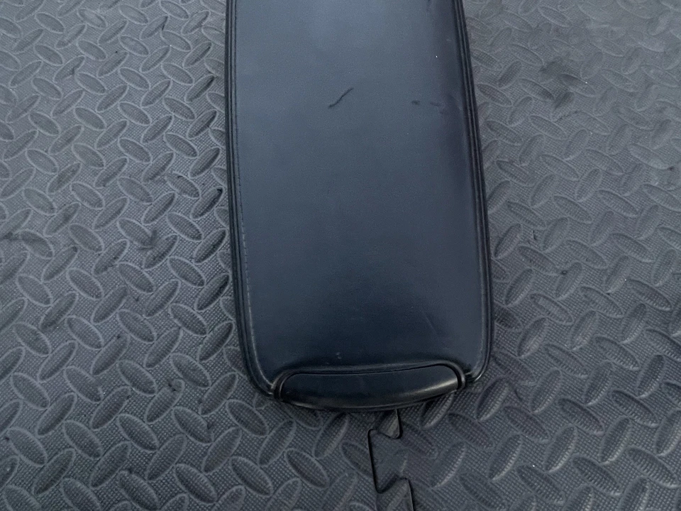 Lexus IS250 IS350 2006-2013 consola central reposabrazos tapa cubierta cuero OEM negro Foto 4 de 4