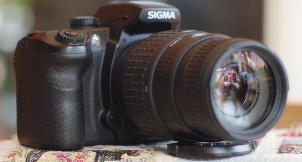 Sigma SD 14 14MP Digitalkamera - Schwarz und Objektiv - Bild 2 von 4