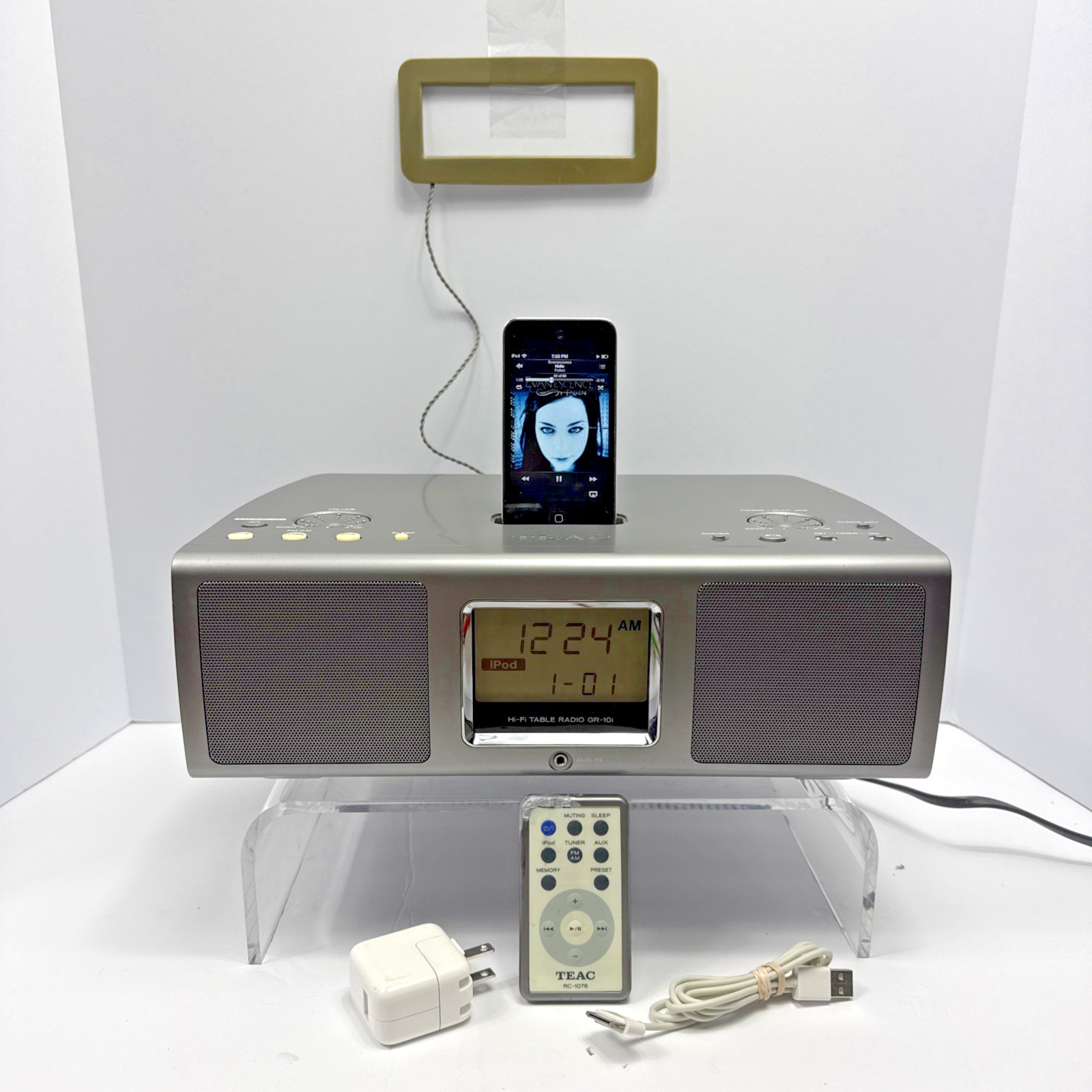 TEAC Hi-Fi Table Radio GR-10i AM/FM iPod Dock Alarm Clock with Apple iPod Touch