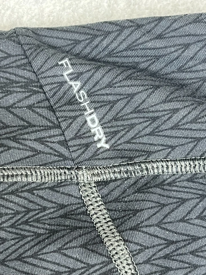 Leggings The North Face FlashDry Capri M preta cinza estampa Chevron calça ativa - Imagem 4 de 4