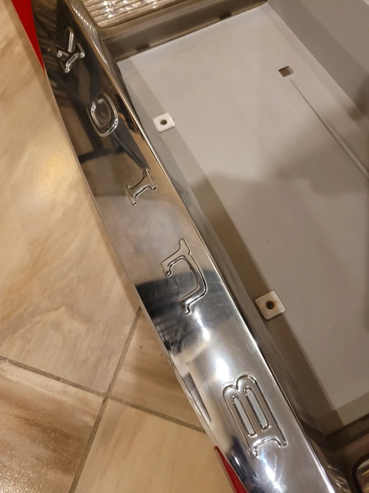 02 03 04 05 06 07 PANEL DE LUZ TRASERA ESCOTILLA CENTRAL BUICK RENDEZVOUS CON HERRAJES Foto 3 de 4