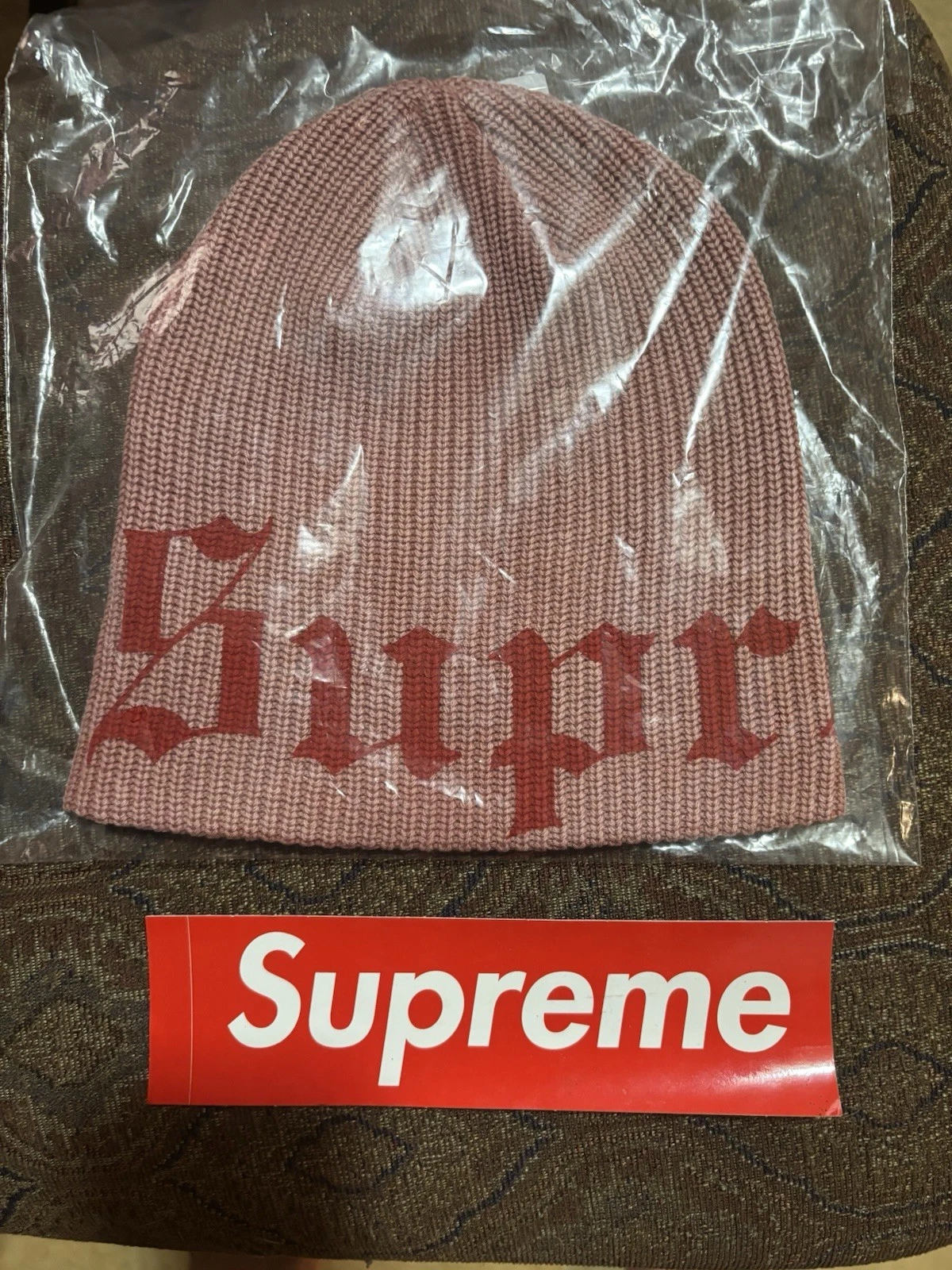 Bonnet Supreme SS25 ancien imprimé anglais rouge pâle neuf !! Scellé avec autocollant
