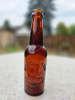 KELLOGG'S Extra Kentucky Bourbon Whiskey & Bellingham Bay Brewery Antique Bottle