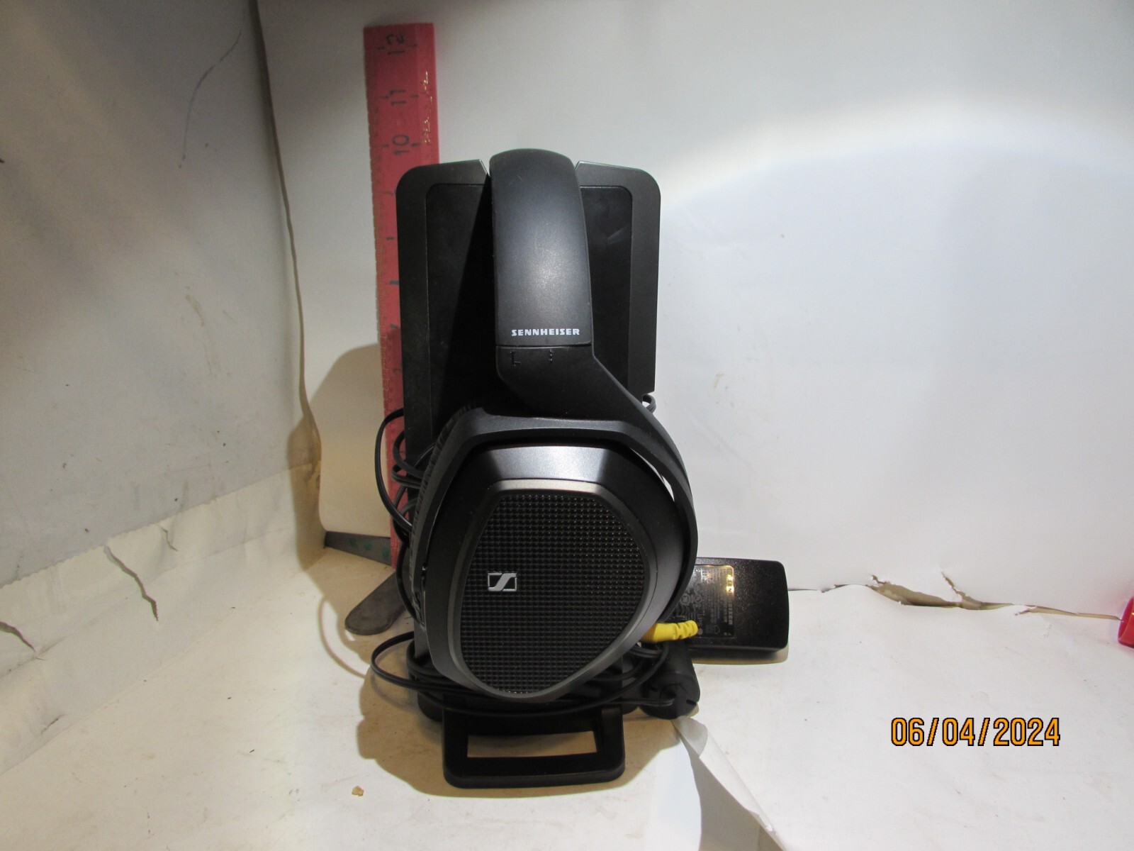 SENNHEISER TR 175 WIRELESS HEADPHONES WORK FINE WITH FRESH BATTERIES