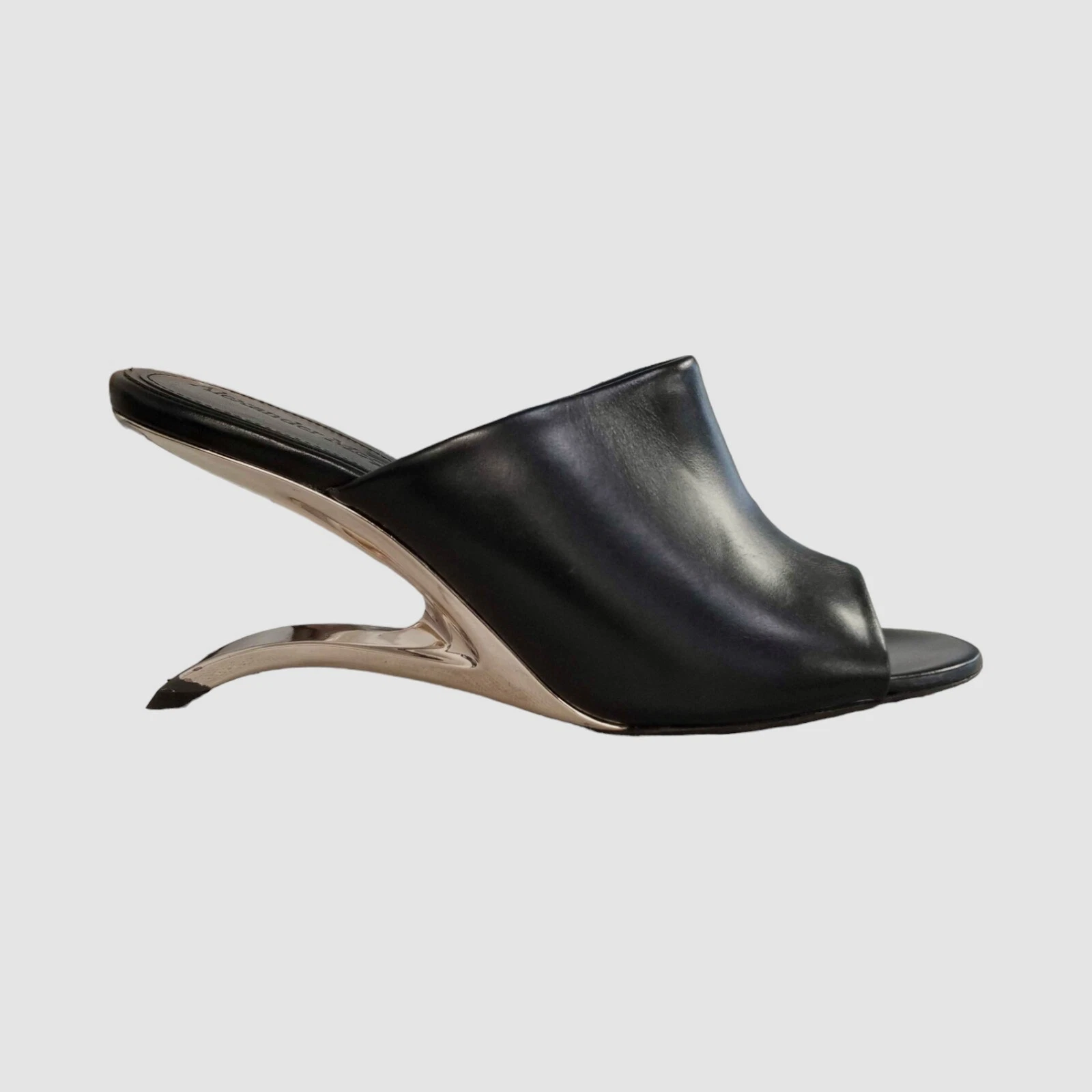 Scarpe sandali Alexander McQueen da donna arco nero pelle di vitello zeppa mule $990 taglia 39