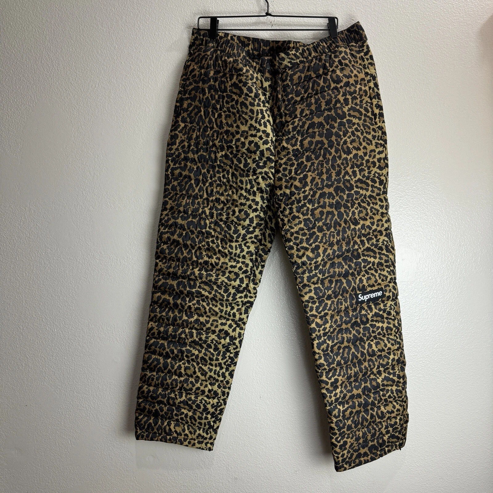 Pantalon micro duvet Supreme léopard taille XL