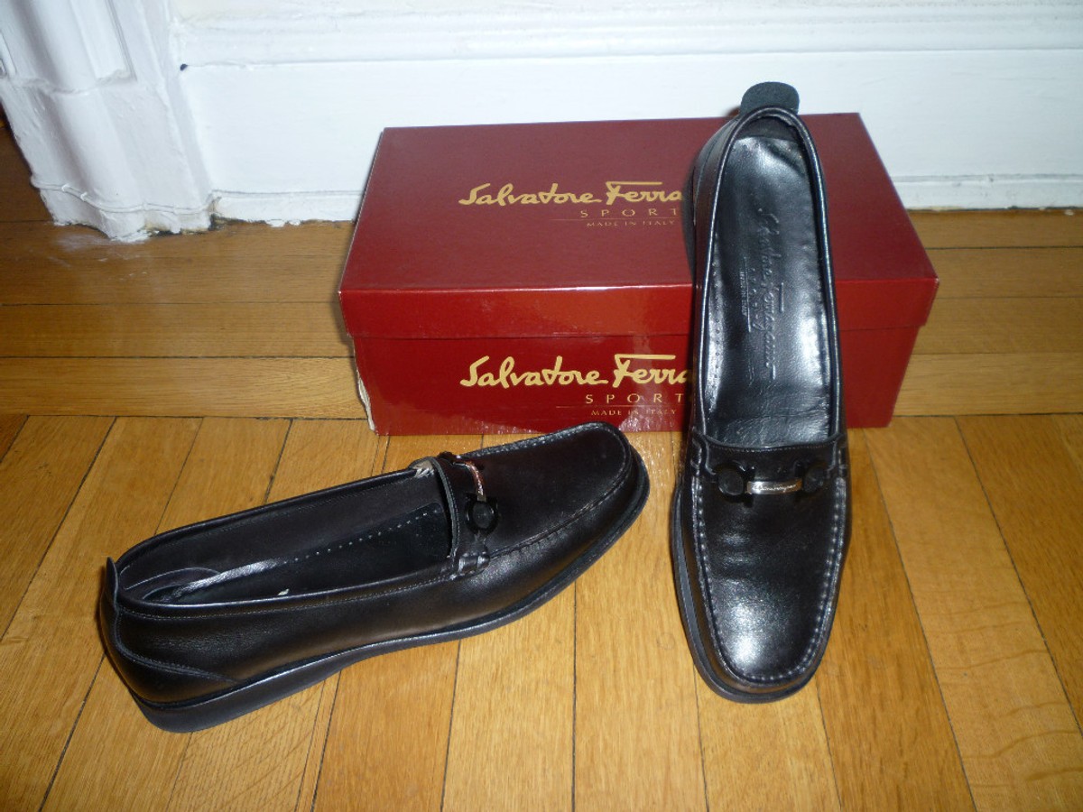 SALVATORE FERRAGAMO Black Leather Slip-On Loafers w/ Classic  display picture 3