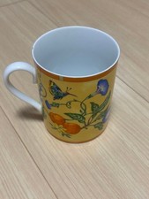 Tasse céramique Hermès Sieste fleur et oiseau 3" P x 3,7" H porcelaine jaune