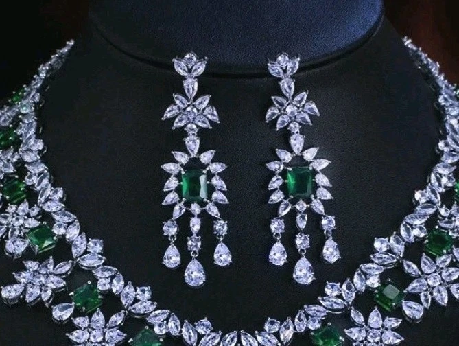 Conjunto de joyas nupciales de encaje esmeralda encantado de oro blanco de 18k Swarovski creado en laboratorio Foto 4 de 4