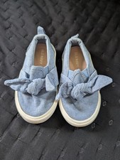 Old Navy Blue Slip-On Sneakers with Bow Accentbaby girls size 5