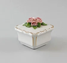 9997358 Porcelain viereck-dose Rose handmodelliert Gold Rim ENS 2 13/16X2