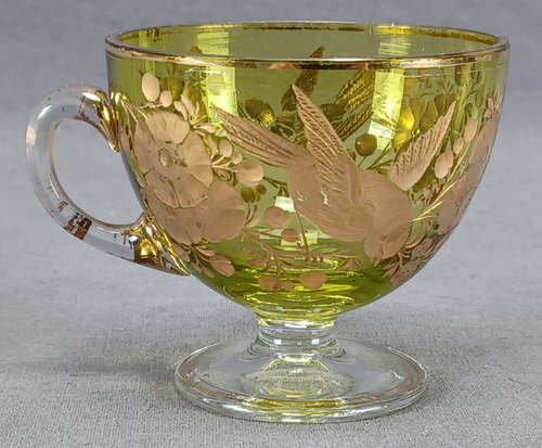 Bohemian Josephinenhutte Intaglio Engraved Gold Birds & Floral Green Footed Cup - Afbeelding 1 van 9