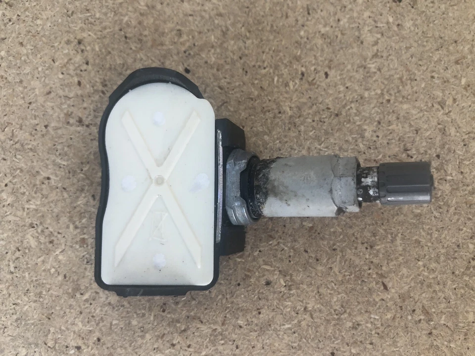 Sensor de neumáticos TPMS genuino BMW 1 2 3 4 F20 F30 X1 X2 X5 I3 I8 36106881890 Foto 3 de 3