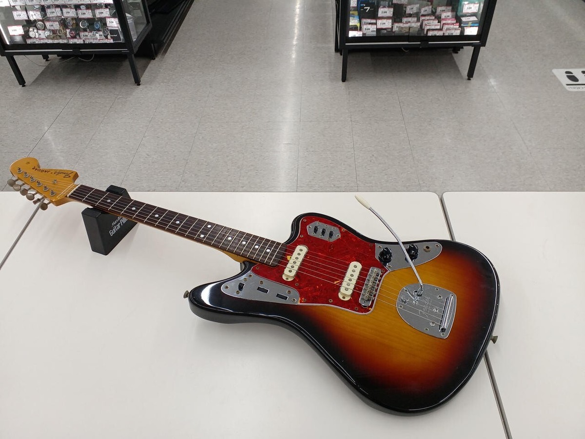 そ*ー様 Fender Japan JAGUAR JG66 3TS Fender Japan JG66 3TS Jaguar 3 Tone Sunburst Made in Japan