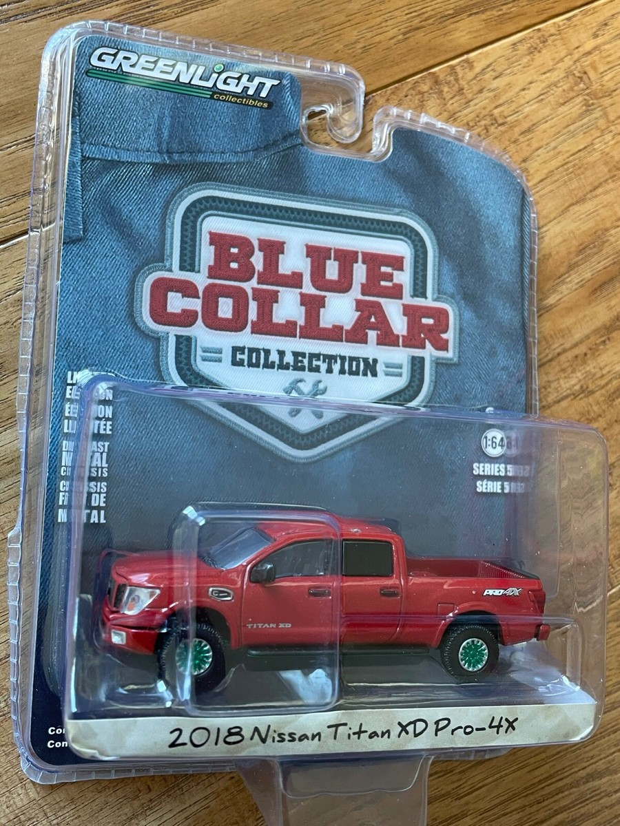 GREENLIGHT BLUE COLLAR 2018 NISSAN TITAN XD PRO-4X CHASE TRUCK
