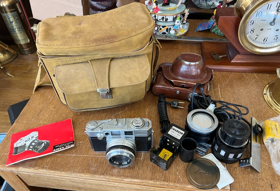 Vintage Aries 35-Y Camera w/ 1:3.5 f-10cm _ 1:3.2 f=3.5cm _ 1:1.8 F-4.5cm Lenses - Image 2 of 4