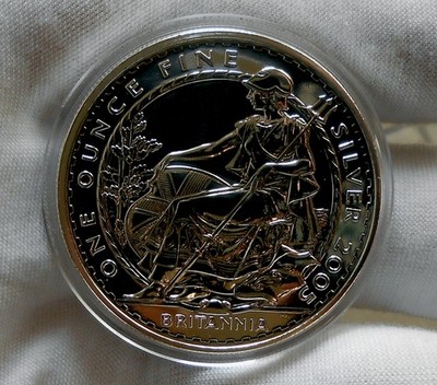 2005 Britannia Silver 1 Oz. £2 Coin with Card BRILLIANT UNCIRCULATED BU