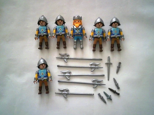 LOT DE PLAYMOBIL NOVELMORE * ROI + 5 CHEVALIERS VETUS DE BLEU + ACCESSOIRES * - Photo 1/1