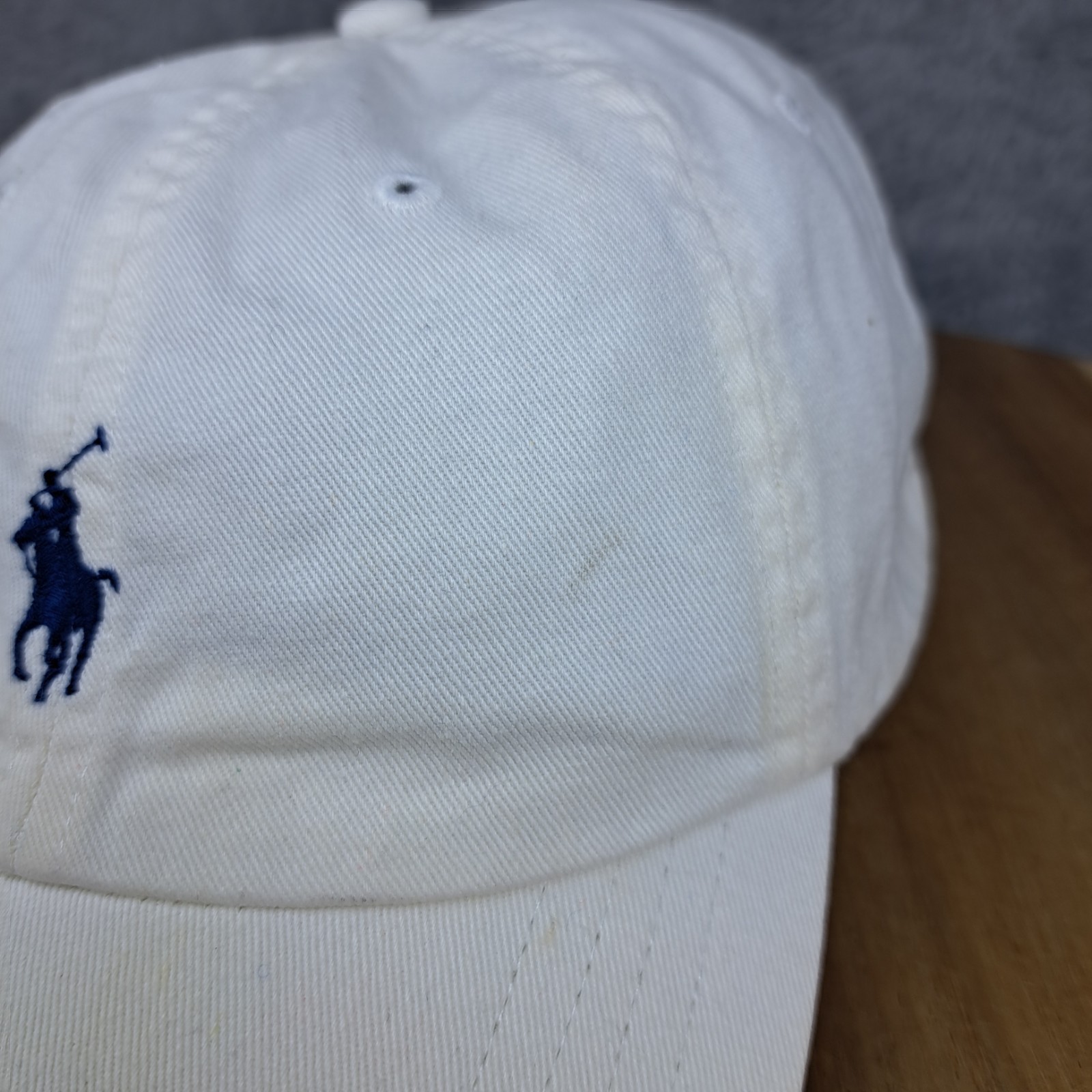 Cappello Polo Ralph Lauren berretto cinturino schiena bianco piccolo blu pony preppy casual uomo