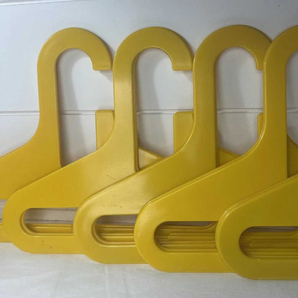 JUEGO VINTAGE DE 10 FUNKY AÑOS 70 W.O.W. PERCHAS DE PLÁSTICO AMARILLO Foto 3 de 3