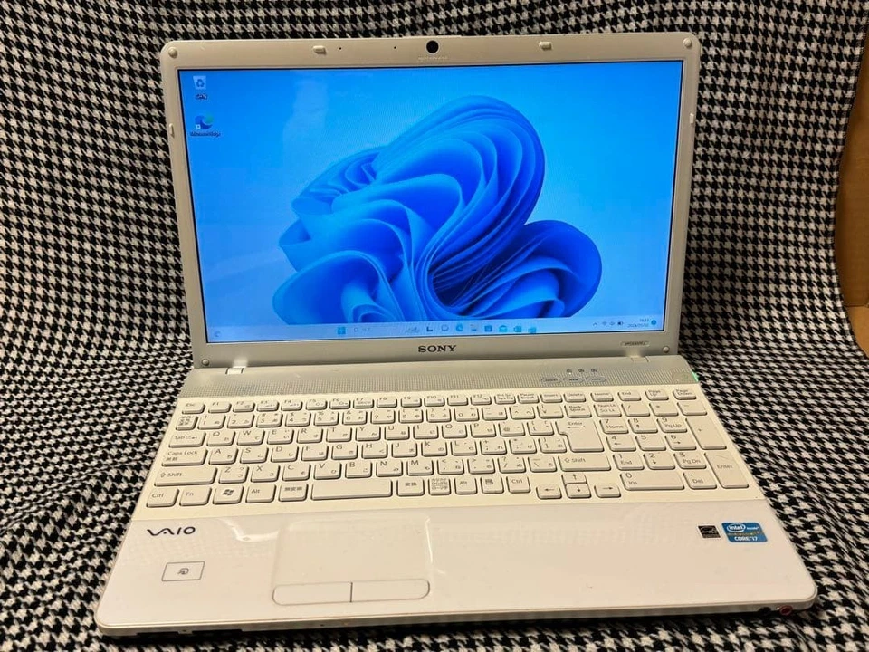 Sony Vaio PCG-71311N White Core i7-M620 2.67GHz RAM 8GB SSD 500GB Win 11  Pro - Image 4 of 4