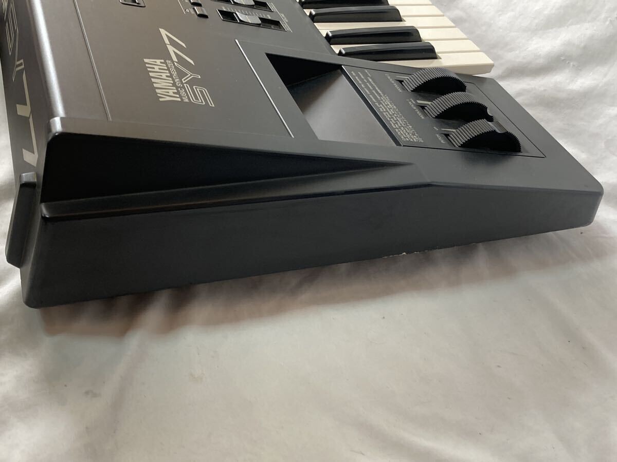 Yamaha SY77 Synthesizer Keyboard 61-Keys Music From Japan Very