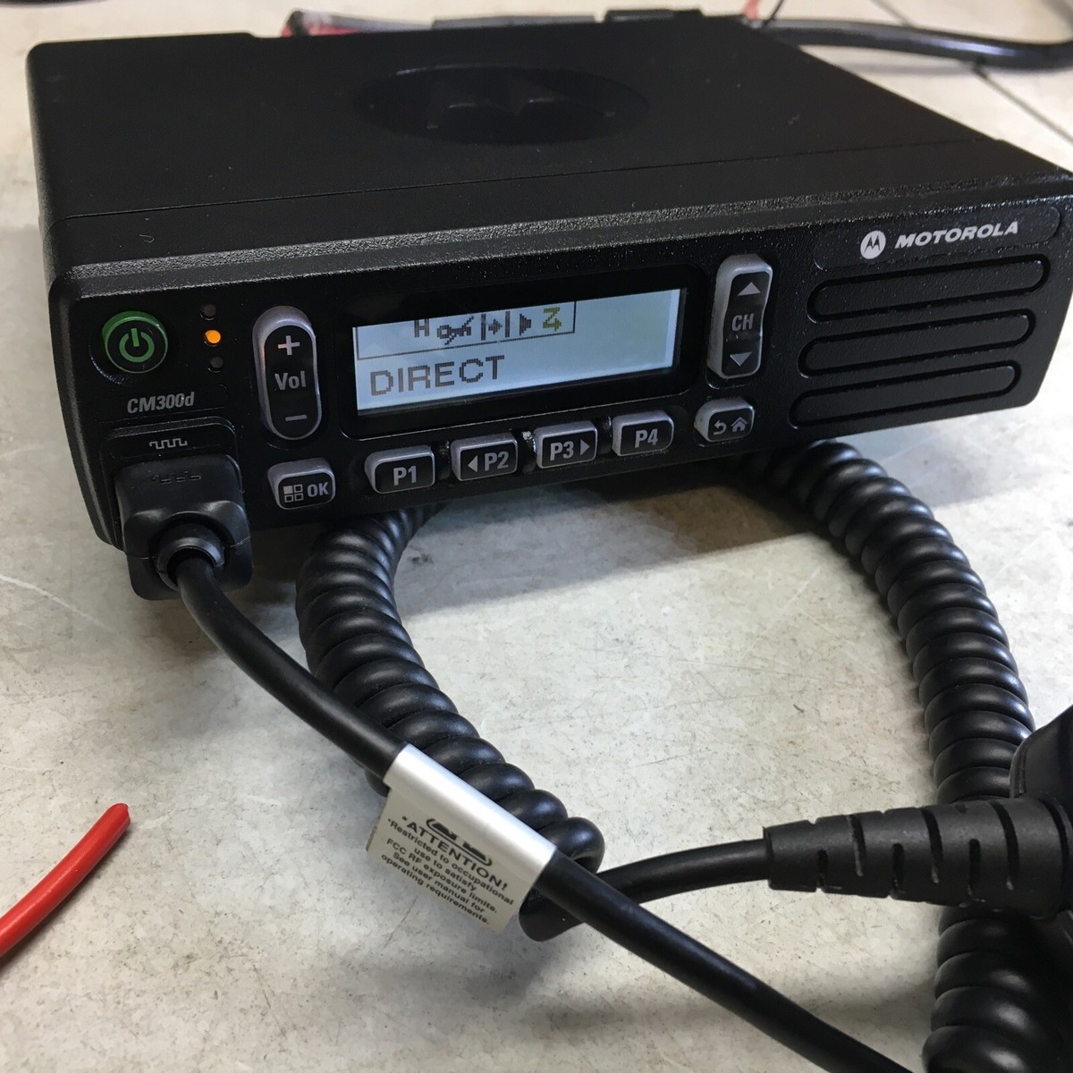 Motorola CM300D AAM01QNH9JA1AN UHF 403-470 MHz 99ch Digital