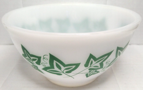 Agee Pyrex [Crown] 'Leaf' Green Ivy Opal 7" Mixing Bowl / 18cm - Picture 1 of 8