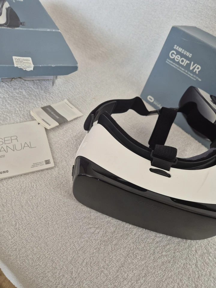 Samsung Gear VR Oculus Headset X2 SM-R322 white  - Image 4 of 4