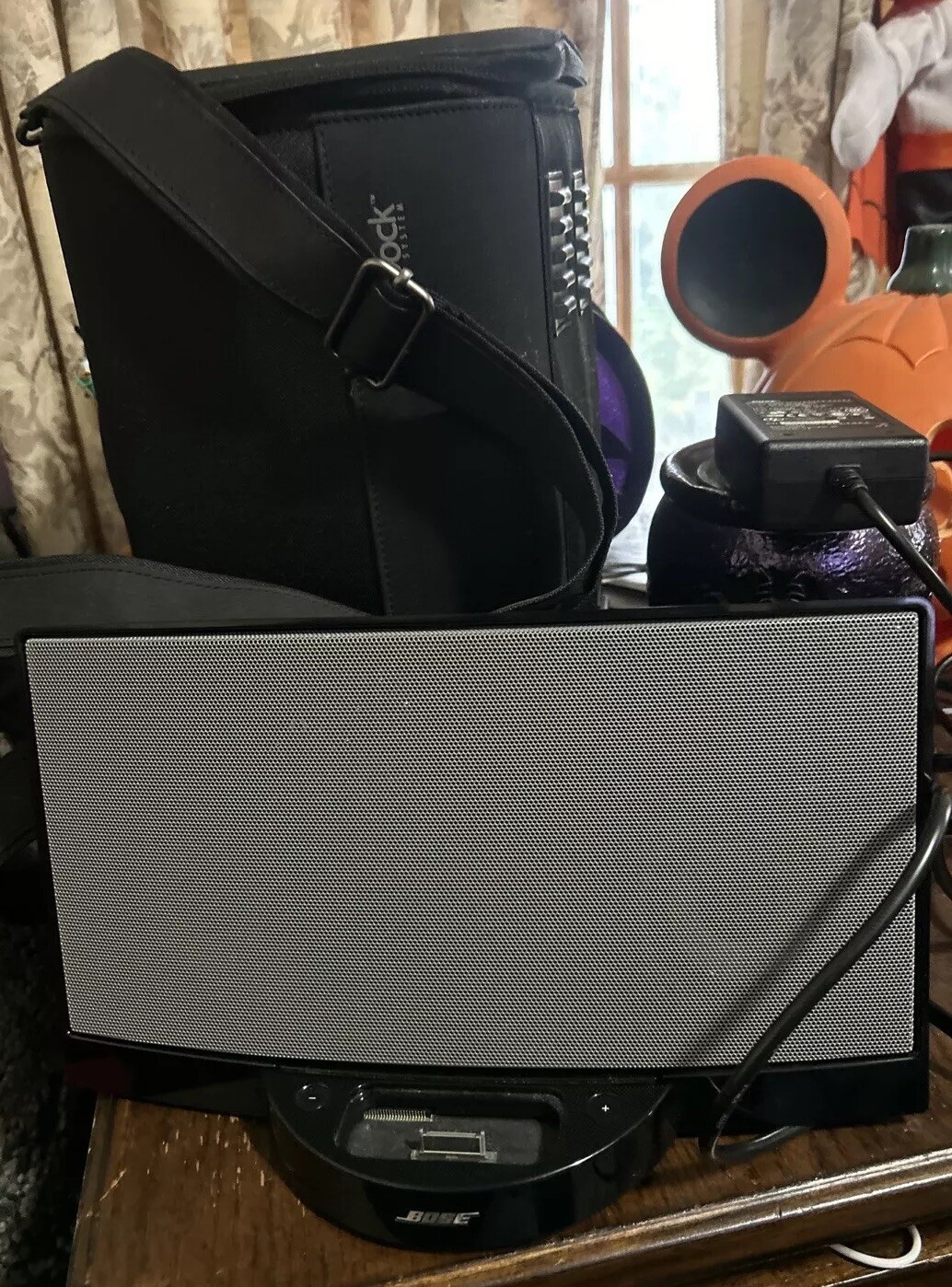 Bose SoundDock Series 1 Digital Music System with iPod Power Supply Case