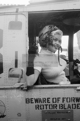 JAYNE MANSFIELD HELICOPTER DEPARTURE ROTTERDAM 1957 4X6 PHOTO