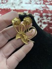 Vintage Gold Tone Flower Brooch With Faux Pearl Flower Centers — photo 5