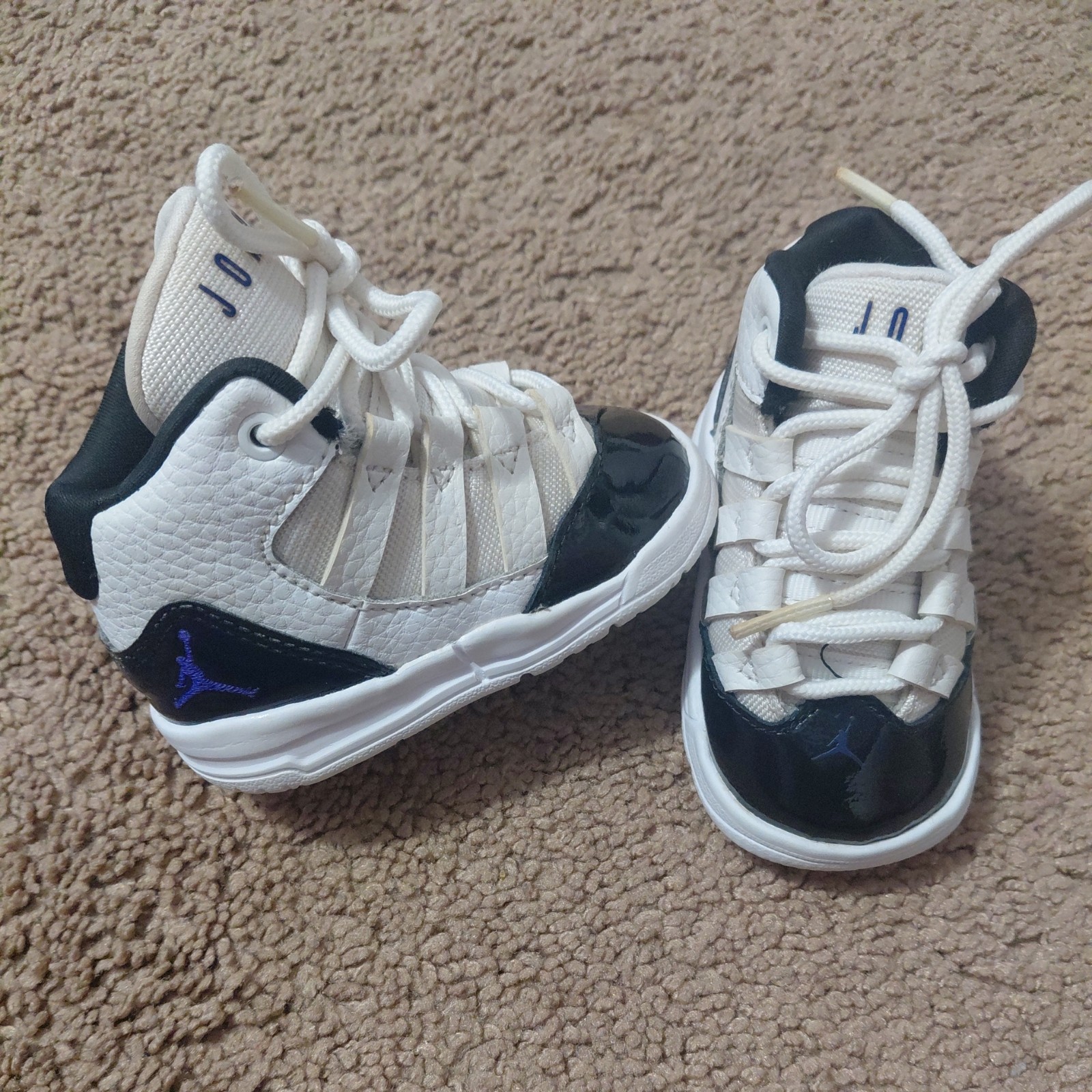 Black/white Toddler Size 3c