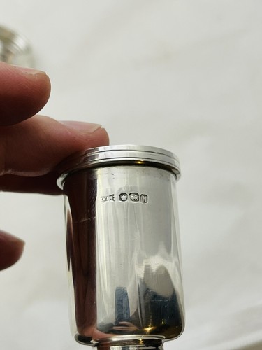VINTAGE ENGLISH STERLING SILVER SHEFFIELD 1909 WALKER & HALL SALT/PEPPER SHAKERS - Picture 6 of 8