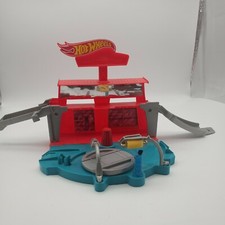 Hot Wheels Super Spin Car Wash Fold and Go Mattel  2012  used