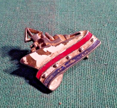 1940's WWII BATTLESHIP Sweetheart enamel pinback brooch Pin jewelry HOME FRONT