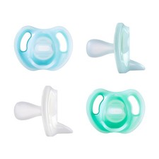 Tommee Tippee Ultra-Light Silicone Pacifier, 0-6 Months, Symmetrical One-Piece