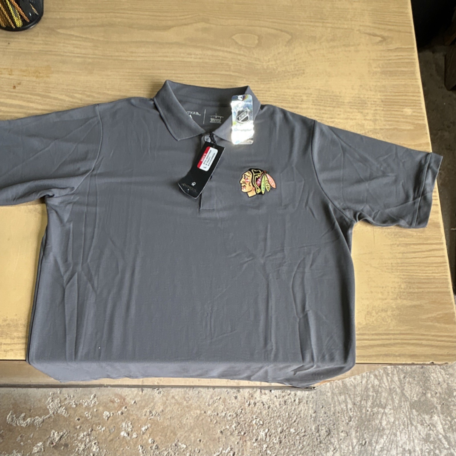 Antigua Chicago Blackhawks NHL Men’s Gray Polo Shirt Size L Officially Licensed