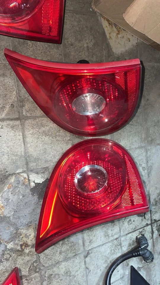 Feu arriere principal droit (feux) VOLKSWAGEN GOLF 5 1K6945096AA - Photo 2/3