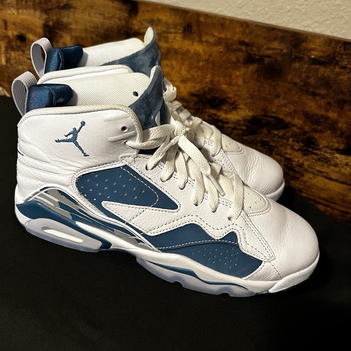 Kids sz6.5y or Womens sz8 NWOT Nike Jordan Jumpman MVP  display picture 1