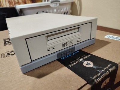 Sun Microsystems 599-2107-01 SCSI DDS3 Digital Data Storage tape drive UNTESTED