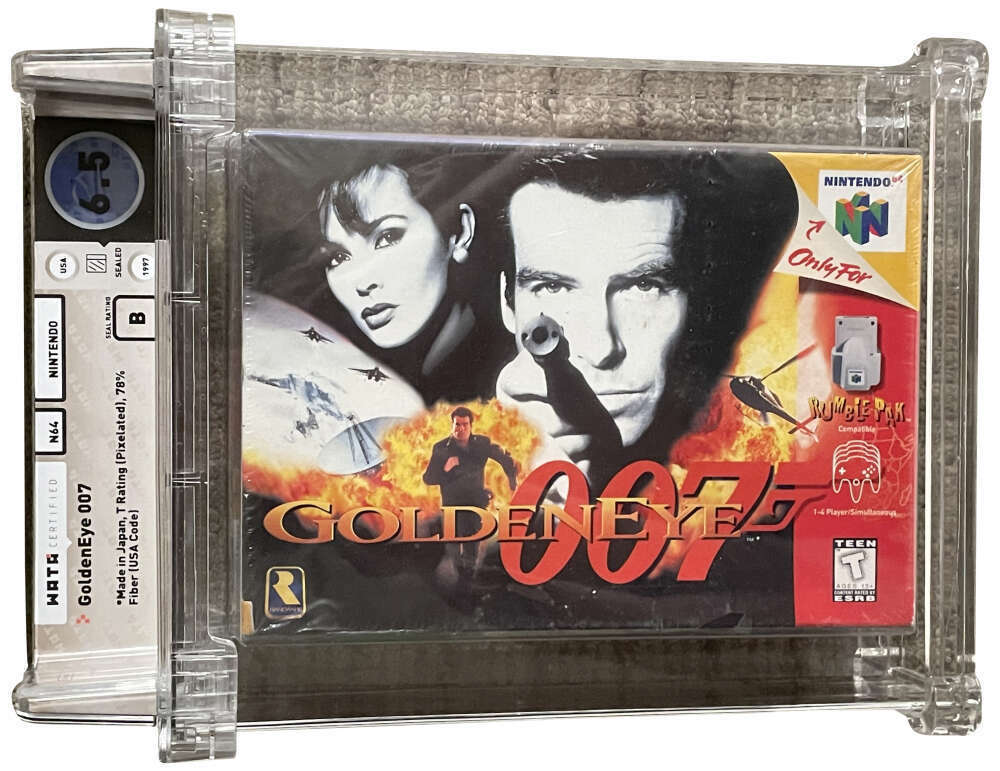 The 'Goldeneye 007' Nintendo 64 or N64 video game cartridge and box, a  fifth generation video game console launched in 1996 in Japan Stock Photo -  Alamy