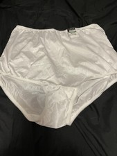 VINTAGE VANITY FAIR PERFECTLY YOURS CLASSIC NYLON GRANNY PANTY SIZE 8 / XL. 2
